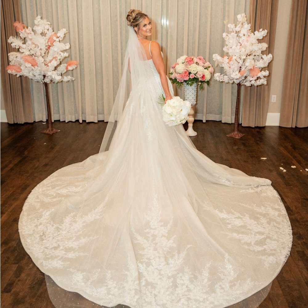 Detachable overskirt for wedding